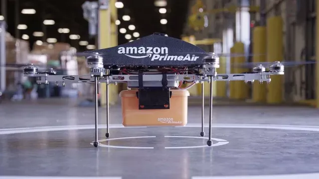 Dron de Amazon Prime Air realizando una entrega