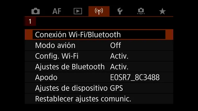 Pantalla de la Canon R7 en el menú de funciones inalámbricas, con la opción de conexión Wi-Fi/Bluetooth para vincular el smartphone