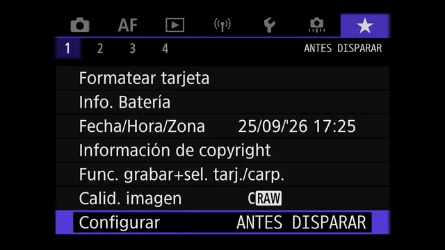 Pestaña 1 de Mi menú en la Canon R7, llamada «ANTES DISPARAR», mostrando las opciones del checklist previo al disparo: formatear tarjeta, calidad de imagen e información de batería