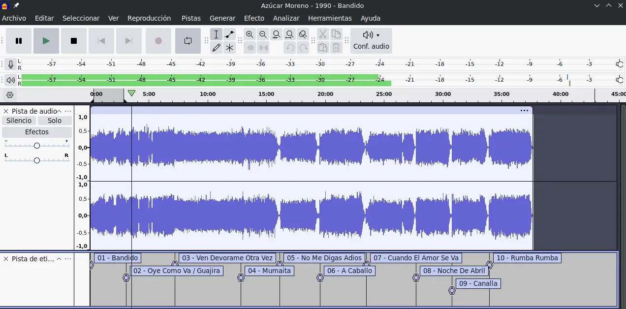 Audacity: pistas etiquetadas manualmente Forma de onda en Audacity con una pista de etiquetas debajo mostrando las diez canciones del vinilo ya nombradas y ordenadas, lista para exportar por pistas