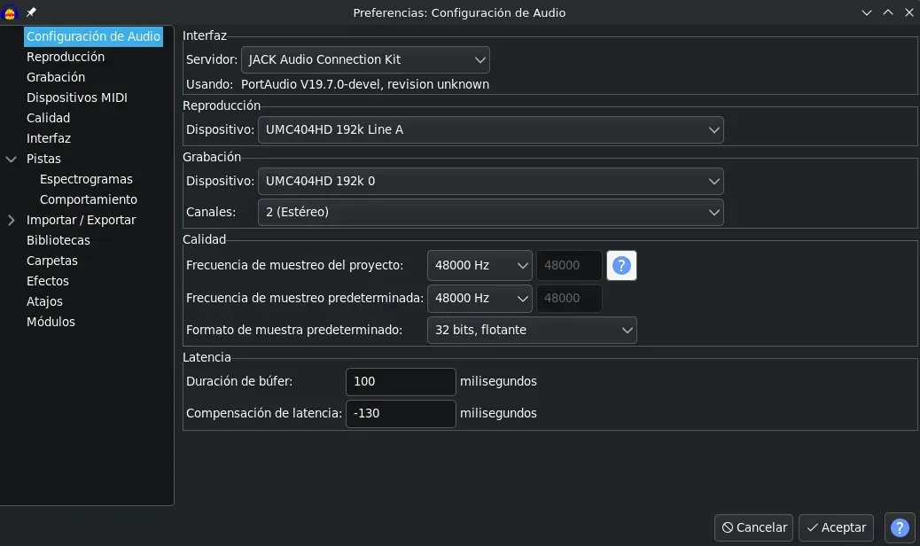 Configuración de audio en Audacity con Behringer UMC404HD Preferencias de dispositivos de audio en Audacity con UMC404HD configurado para grabación y reproducción estéreo