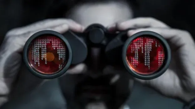 Icono de lupa detectando código malicioso en el sistema