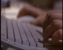 Escena de la película La Red con código binario