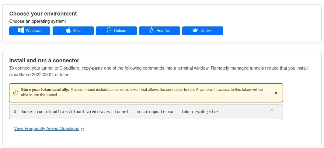 Seleccionamos entorno Docker y copiamos el código