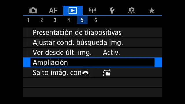 Menú de reproducción de la Canon R7, pestaña 5. La opción «Ampliación» está seleccionada, entre «Ver desde últ. img.» y «Salto imág. con».